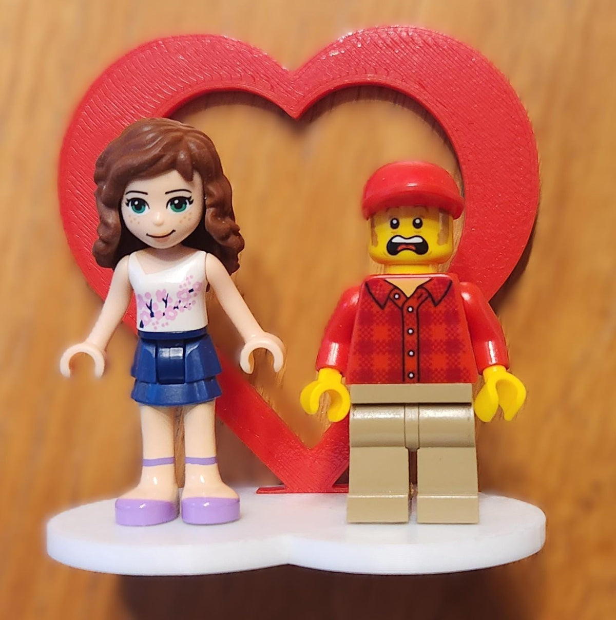 Heart‑Shaped Minifigure Stand